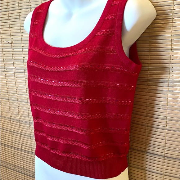 ST John Evening embellished knit shell. Matches St. John knit blazer. - Picture 2 of 14